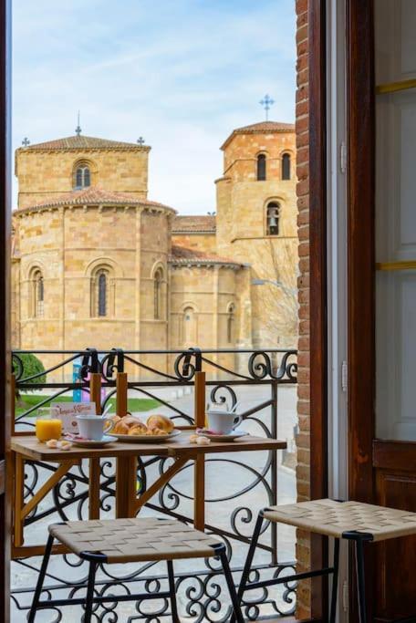 Balcony Of The I 1min To Avila's Alcazar Ávila